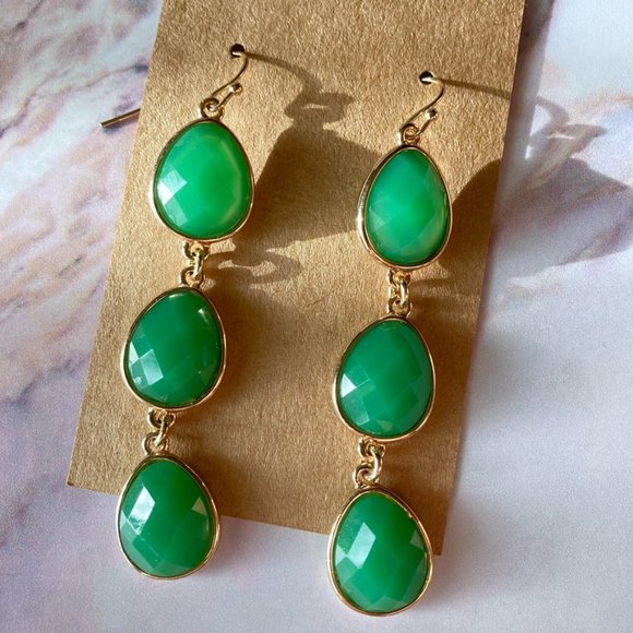 Jewelry - 💜BOGO💜 Green cabochon dangle drop earrings
